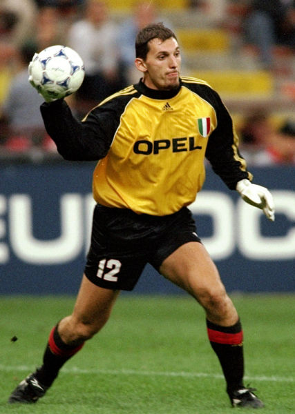 中超16队平均投入不足2亿，中足联节流难救联赛，专家呼吁多渠道开源